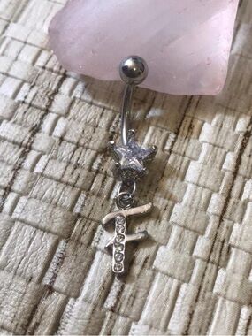 CLEAR GEM LETTER F INITIAL DANGLE BELLY BUTTON RING NAVEL RING PIERCING NEW 14G